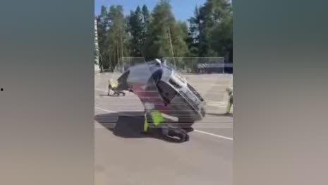 娱乐吃瓜君表演意外翻车,笑料百出却意外失控